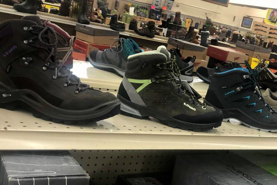 hesselsons-hiking-boots-shelves